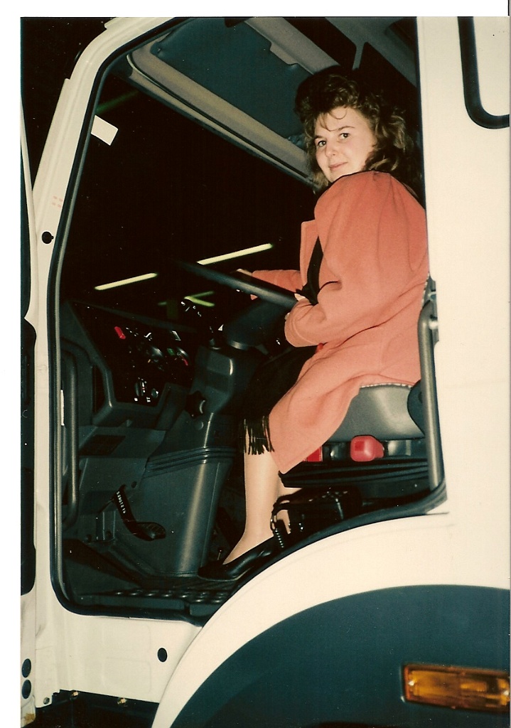 christelle dans le gros camion.jpg